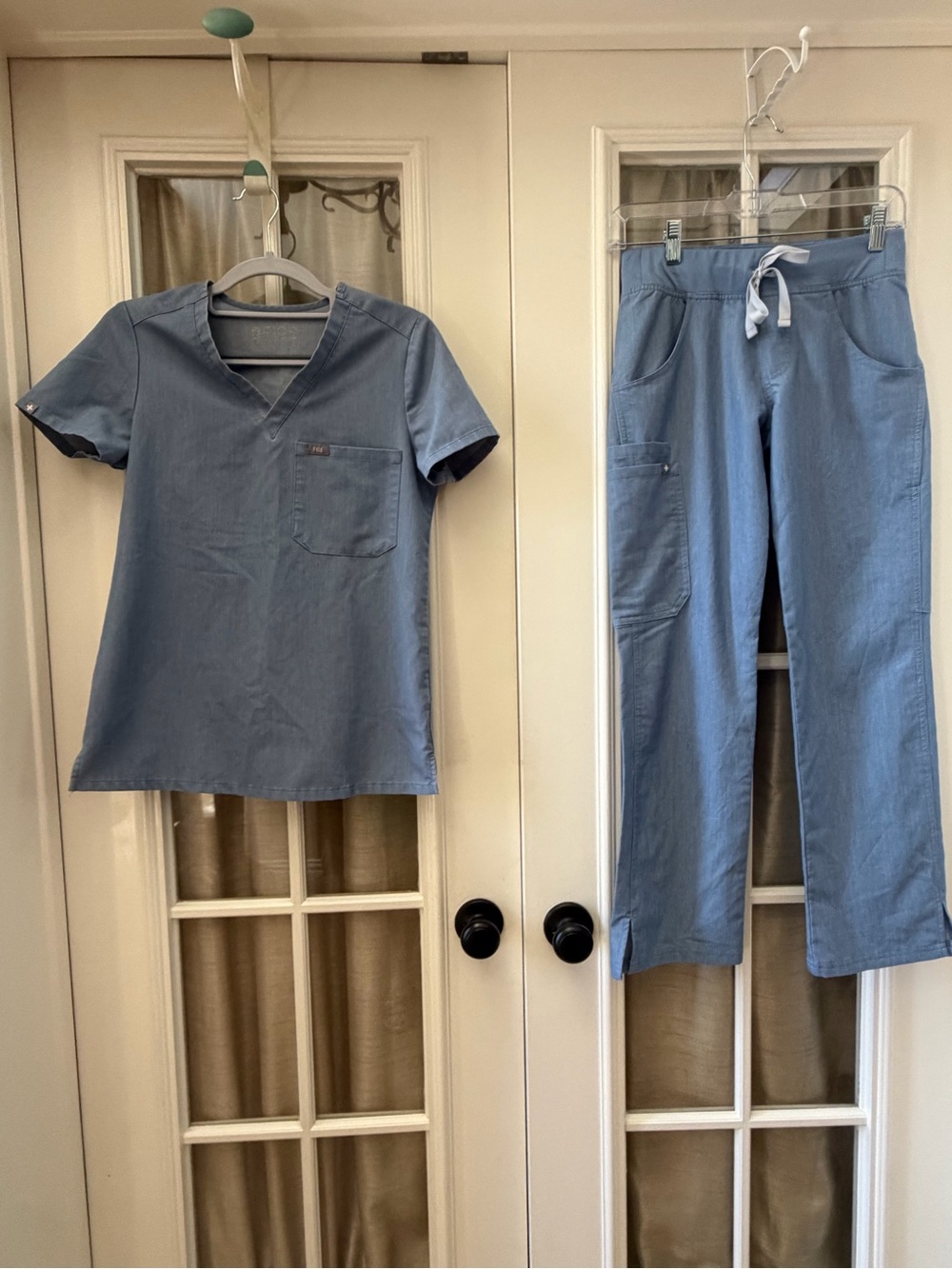 XXS Denim Blue Women’s Figs Scrub Set w/ Petite Kade Cargo Pants EUC